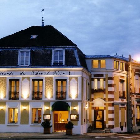 L'Hotel Le Cheval Noir Moret-sur-Loing Zewnętrze zdjęcie