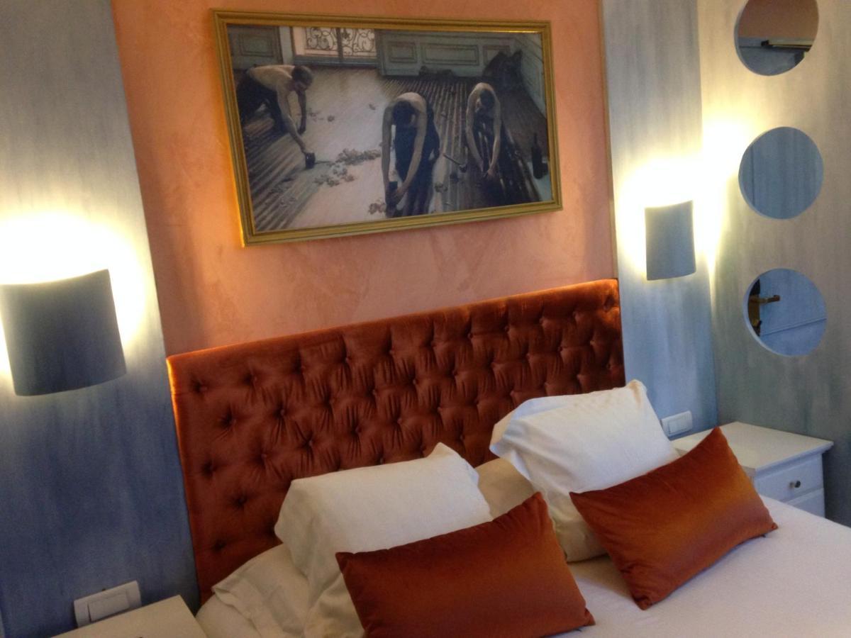 L'Hotel Le Cheval Noir Moret-sur-Loing Zewnętrze zdjęcie
