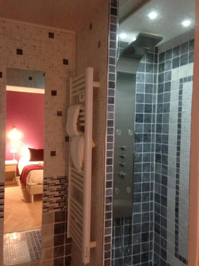 L'Hotel Le Cheval Noir Moret-sur-Loing Zewnętrze zdjęcie
