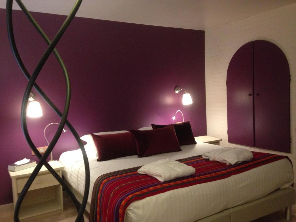 L'Hotel Le Cheval Noir Moret-sur-Loing Zewnętrze zdjęcie