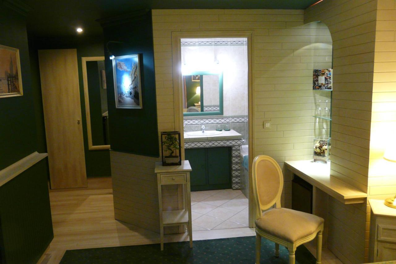L'Hotel Le Cheval Noir Moret-sur-Loing Zewnętrze zdjęcie