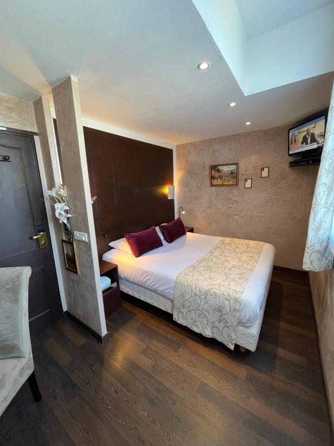 L'Hotel Le Cheval Noir Moret-sur-Loing Zewnętrze zdjęcie