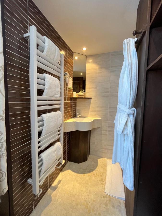 L'Hotel Le Cheval Noir Moret-sur-Loing Zewnętrze zdjęcie