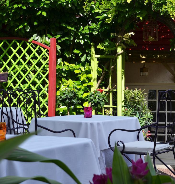 L'Hotel Le Cheval Noir Moret-sur-Loing Zewnętrze zdjęcie