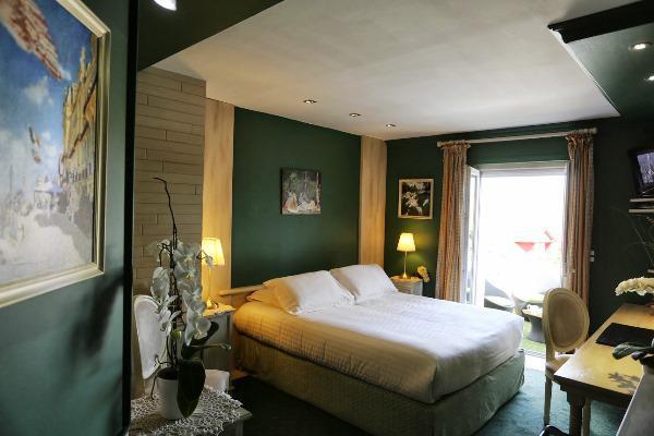 L'Hotel Le Cheval Noir Moret-sur-Loing Zewnętrze zdjęcie