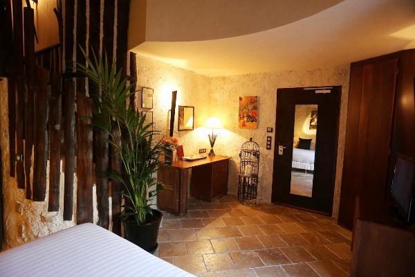 L'Hotel Le Cheval Noir Moret-sur-Loing Zewnętrze zdjęcie