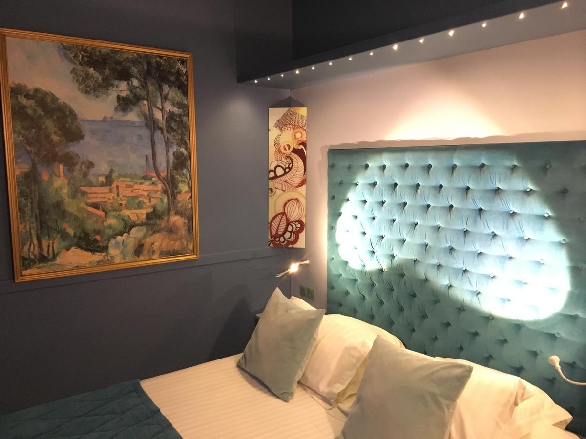 L'Hotel Le Cheval Noir Moret-sur-Loing Zewnętrze zdjęcie